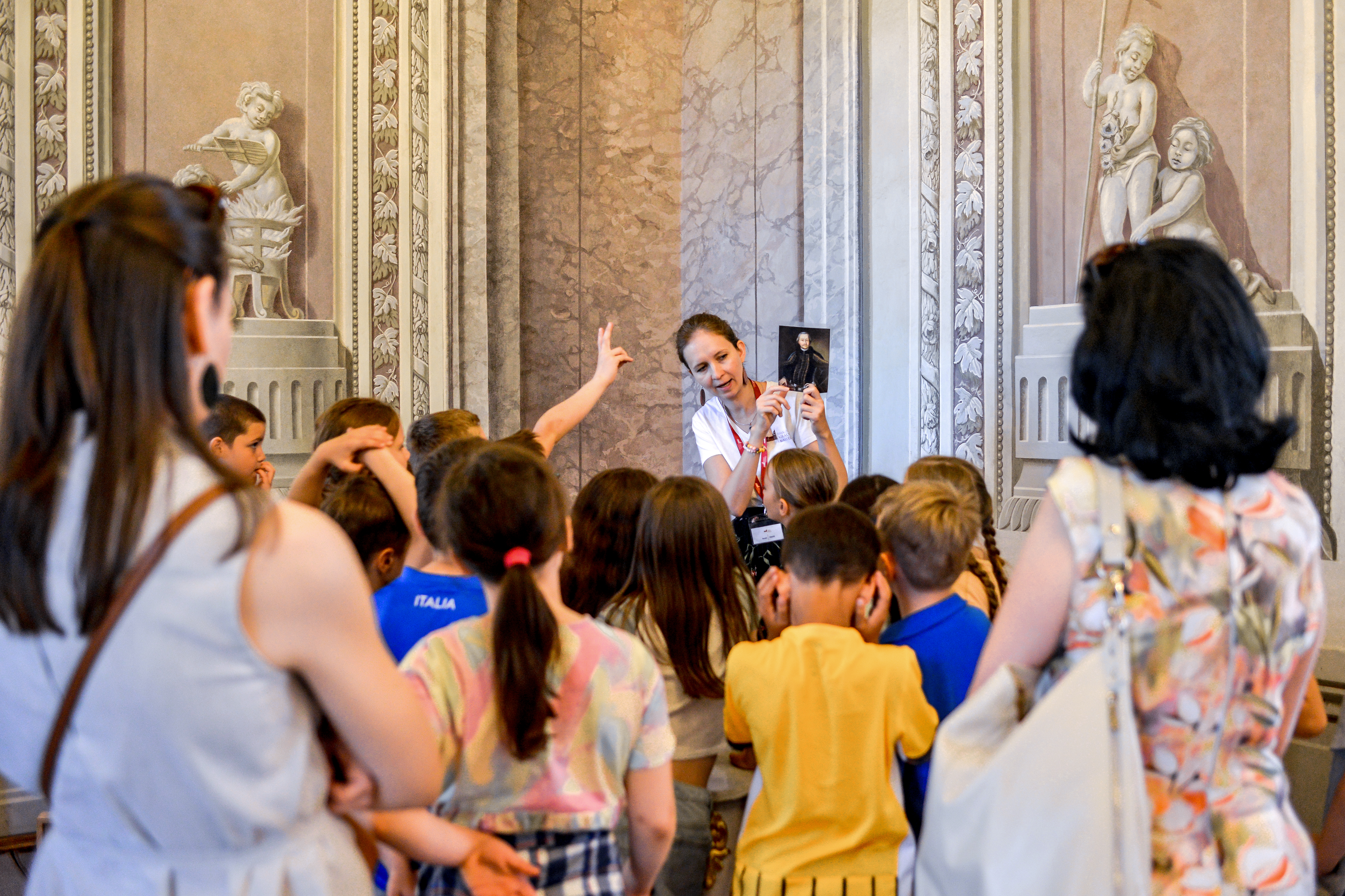 családi vezetés a kastély állandó kiállításában